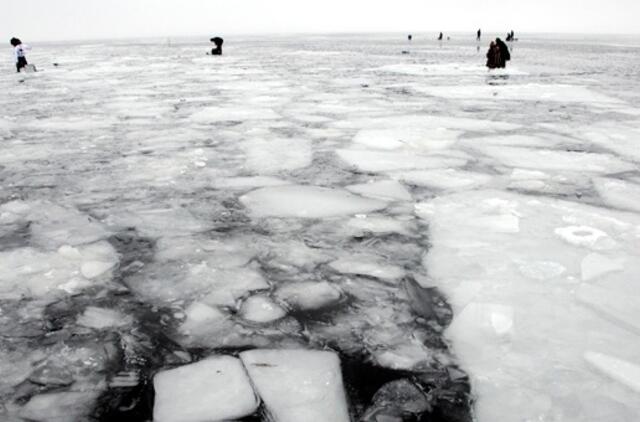 Draudžiama lipti ant Kuršių marių