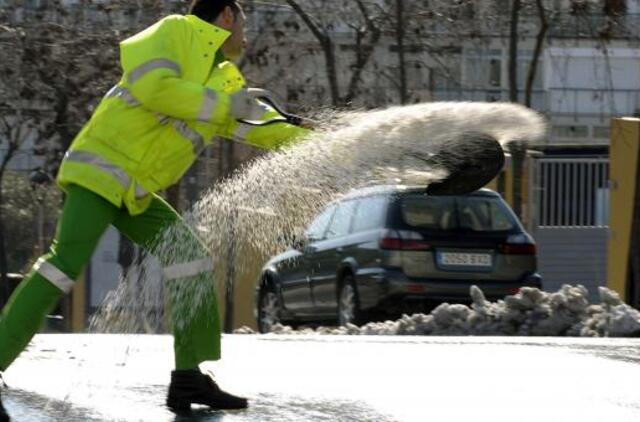 „Druskos sezonas“ baigiasi: vairuotojai skaičiuoja nuostolius
