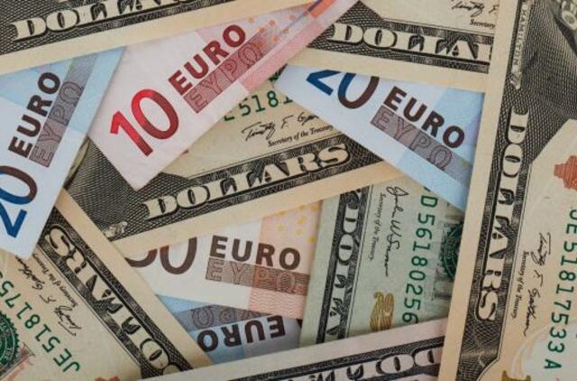 Graikai neva svarsto eurą pakeisti doleriu