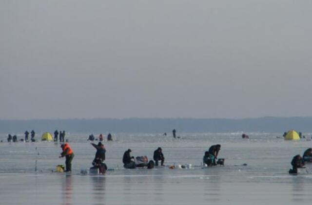 Kuršmares žvejai verčia sąvartynu