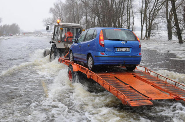 Palengvins potvynių įkaitų dalią