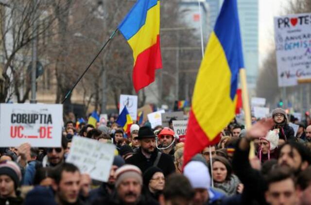 Po masinių protestų Rumunijos vyriausybė žada atšaukti dekretą dėl antikorupcinių priemonių švelninimo