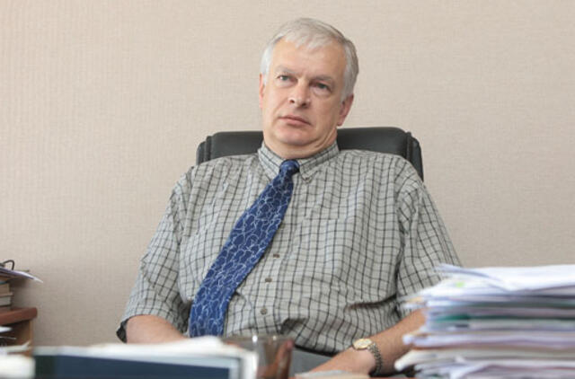 Registrų centro vadovas traukiasi iš pareigų