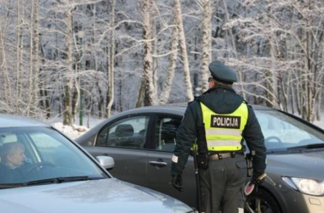 Reidų metu pričiupo su vasarinėmis padangomis važinėjusį vairuotoją