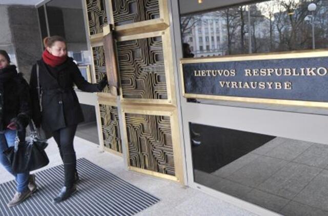 Vyriausybė pritarė lengvesniam užsieniečio specialistų įdarbinimui, kritikai perspėja dėl algų įšaldymo