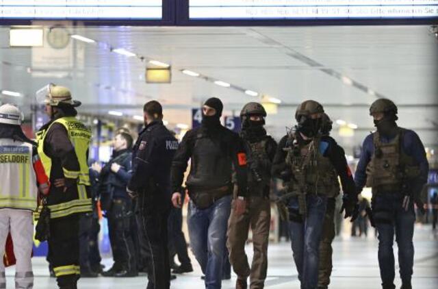 Diuseldorfe vyras kirviu sužeidė septynis žmones