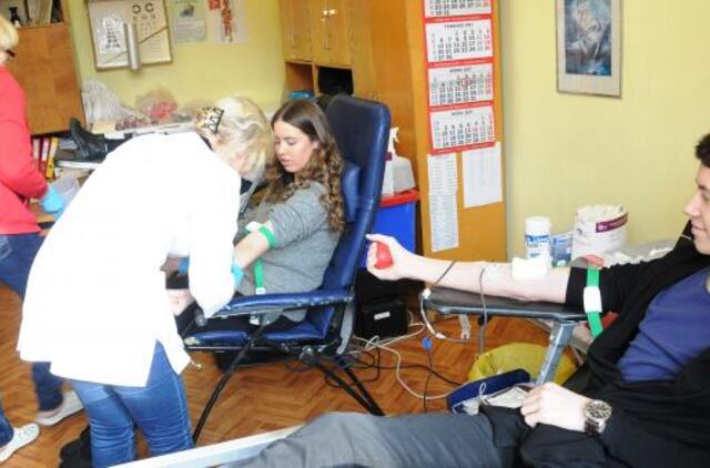 Gimnazistai tapo kraujo donorais