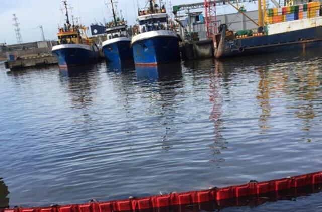 Klaipėdos uoste - naftos produktų plėvelė