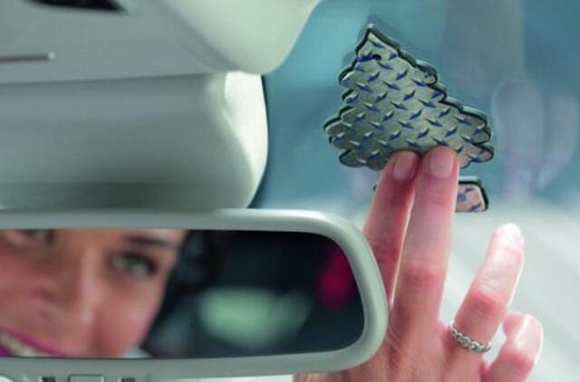 Kvapas automobilio salone gali lemti ir avariją