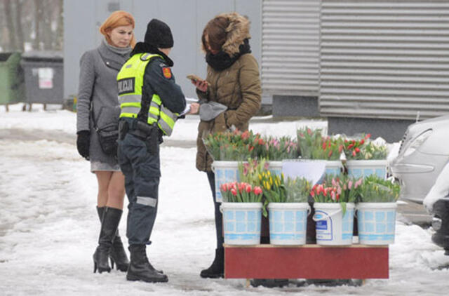 Moters dienos proga - peštynės tarp gėlių prekybininkų