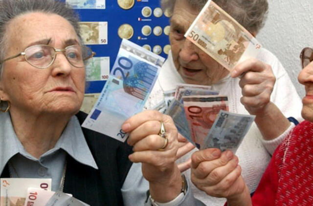 Senoliai santaupas sukčiams įteikia lengva ranka