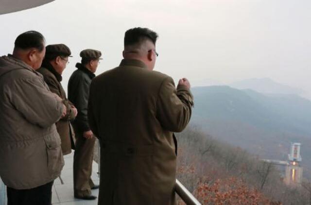 Šiaurės Korėja pranešė išbandžiusi naują galingą raketos variklį