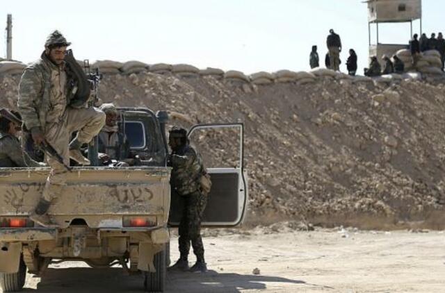 Sirijos sukilėliai skelbia apsupę „Islamo valstybės“ bastioną