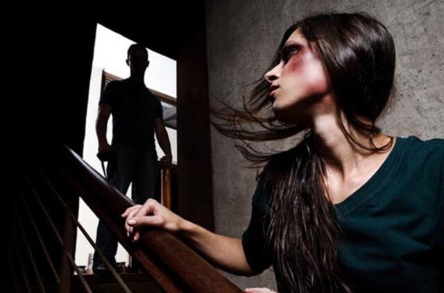 Tėvai nesiliauja smurtauti mažamečių vaikų akivaizdoje