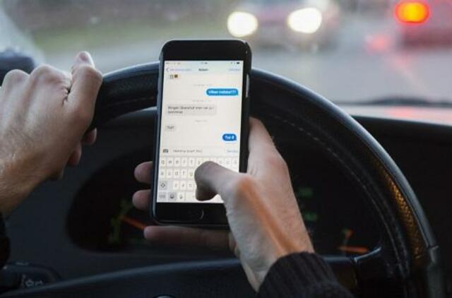 Vairuodami tikrinate telefonu socialinius tinklus ir rašote žinutes? Policija jums turi žinių