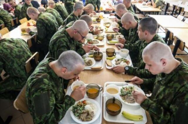 Didės karių atlyginimai, gerės maitinimas