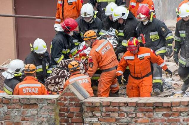 Lenkijoje sugriuvo dviaukštis namas