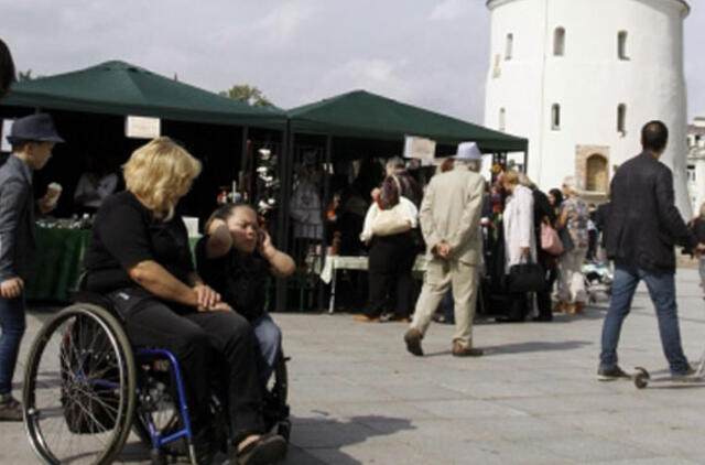 Milijonai slysta iš rankų