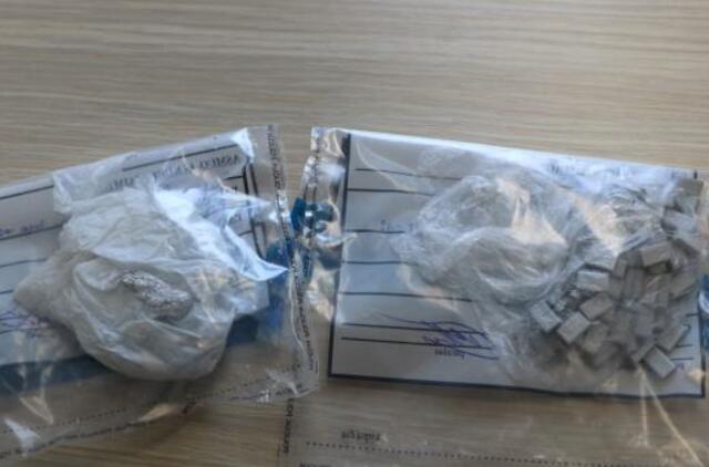 Svetimą siuntą atsiėmęs vilnietis joje aptiko narkotikų