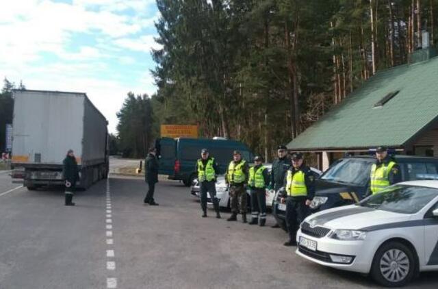 Policija patruliavo su latviais