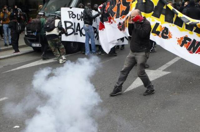 Prancūzijoje - protestai prieš kandidatę į prezidentus Marin Le Pen