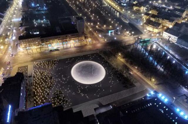 Atgimimo aikštę siūlo papuošti... mėnuliu