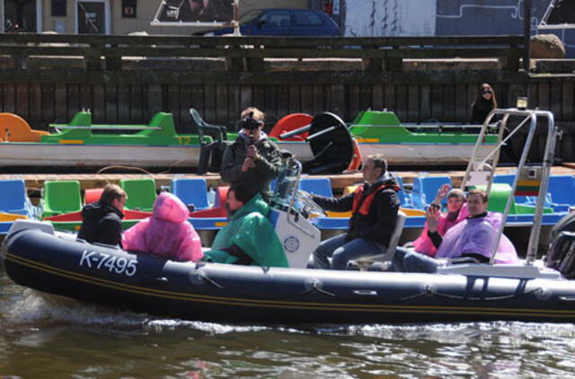 Besiruošiant premjerai - solistų repeticija ant vandens