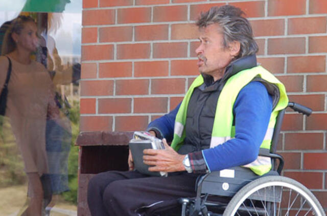 Bu­vęs po­li­ti­kas ne­įga­lio­jo ve­ži­mė­ly­je pra­šo iš­mal­dos ir va­gia iš par­duo­tu­vės?