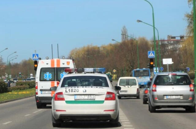 Pareigūnai stebėjo, ar vairuotojai praleidžia greitąją