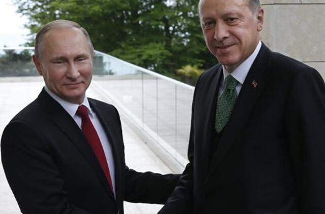 Rusija, Turkija ir Iranas pasirašė susitarimą dėl saugumo zonų kūrimo Sirijoje