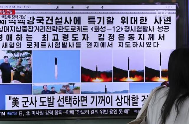 Šiaurės Korėja teigia, kad sekmadienį išbandė naujos rūšies balistinę raketą