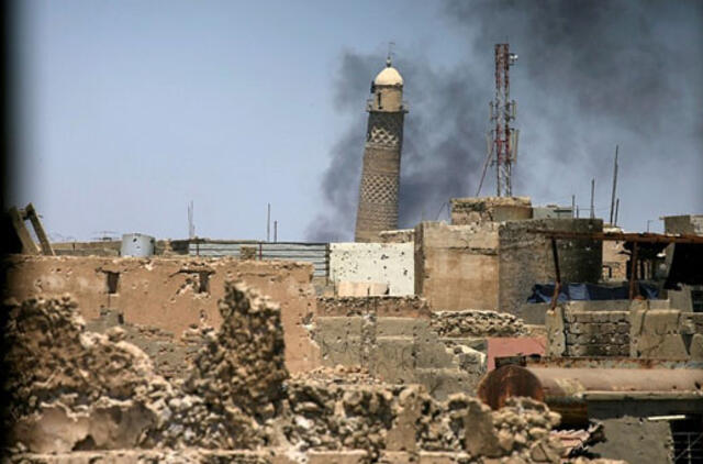Džihadistai Mosule susprogdino mečetę, kurioje buvo paskelbta apie „kalifatą“