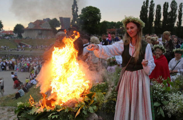Joninių laužus gaubs debesys, bet lietaus išvengsime