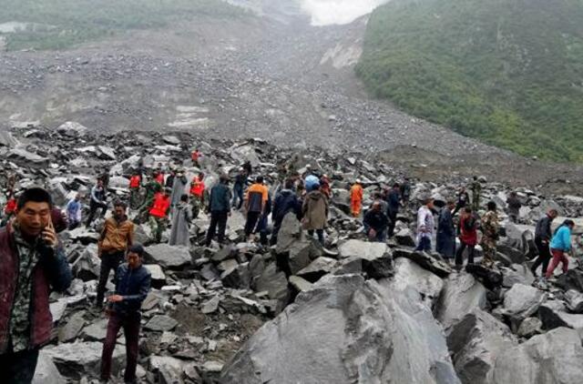 Per žemės nuošliaužą Kinijoje dingo 100 žmonių