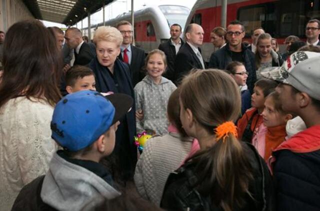 Prezidentė į pajūrį išlydėjo šimtą vaikų