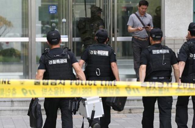 Seulo universitete dėstytojo rankose sprogo paketas