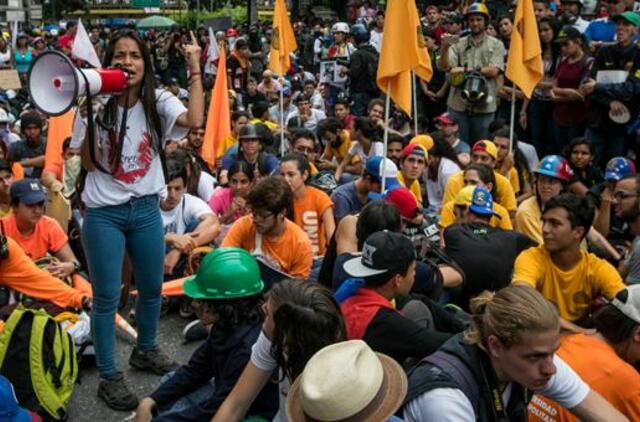 Venesuelos opozicijos duomenimis, šalyje per protesto akcijas jau sužeista 15 tūkstančių žmonių