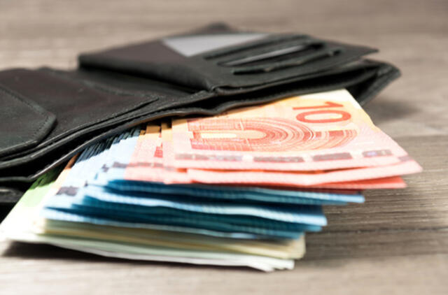 Vyriausybė pritaria atsiskaitymų grynaisiais ribojimui iki 3 tūkst. eurų