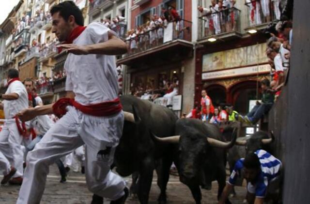 Du žmonės sužaloti per bėgimą su buliais Pamplonoje