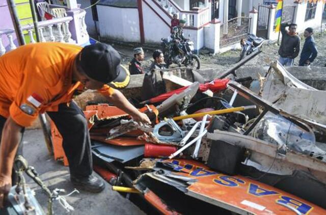 Indonezijoje sudužus sraigtasparniui žuvo 8 žmonės