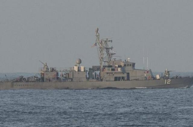 JAV laivas įspėjamaisiais šūviais perspėjo priartėjusį Irano laivą