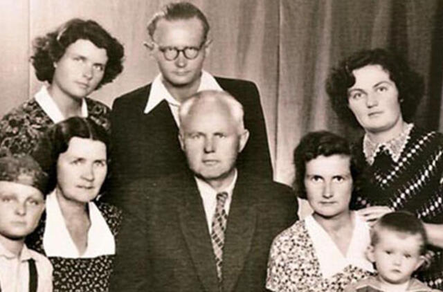 Klaipėdos akvarelės: namai ir žmonės (497)