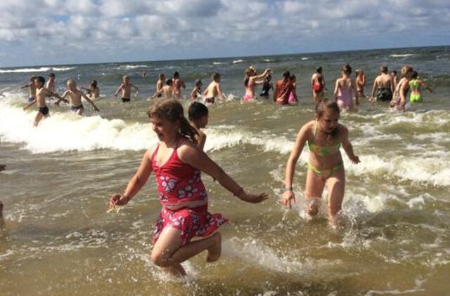 Palangoje per pusę tūkstančio vaikų pirmą kartą pasisveikino su jūra