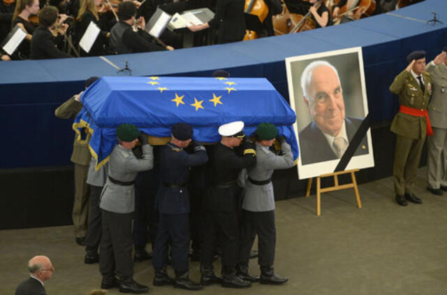 Pasaulio lyderiai Strasbūre pagerbs buvusio Vokietijos kanclerio Helmuto Kolio atminimą