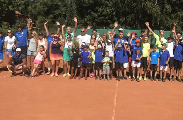 Šeimų teniso turnyre - įnirtingos kovos