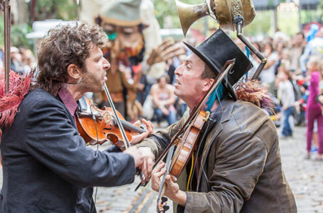 Teatro veiksmas gatvėje ir svečiai iš Prancūzijos