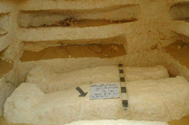Archeologai Egipte rado tris 2 000 metų senumo kapavietes