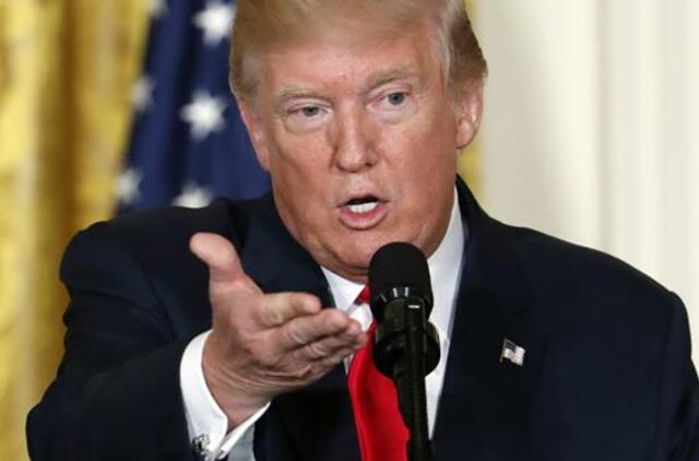 Donaldas Trampas: renkantis atsaką į naujausią Šiaurės Korėjos raketos paleidimą neatmetamos jokios galimos priemonės