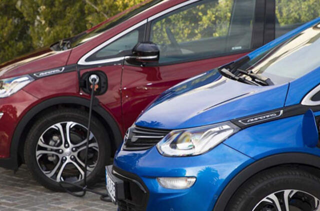 Elektromobilių daugėja, bet jie vis tiek - mažuma