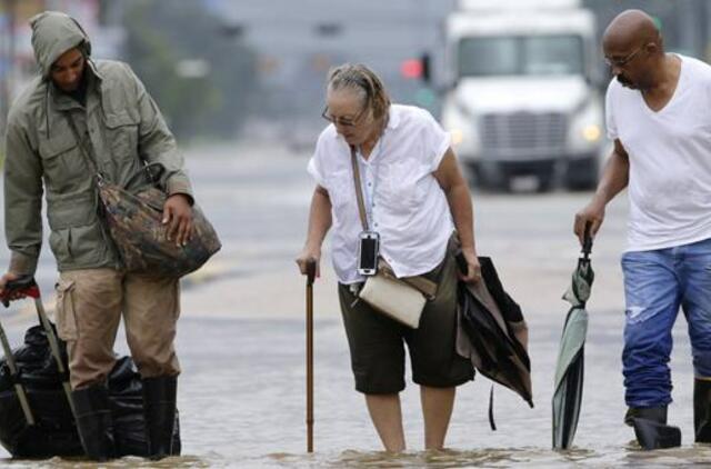 Hiustoną skalaujant didžiuliams potvyniams, išgelbėta apie 2 tūkst. žmonių